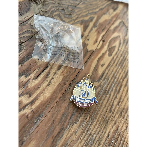 NEW Disney Disneyland 50th Anniversary Pin Cast Exclusive 1955-2005 1 inch (E5) - Picture 1 of 4